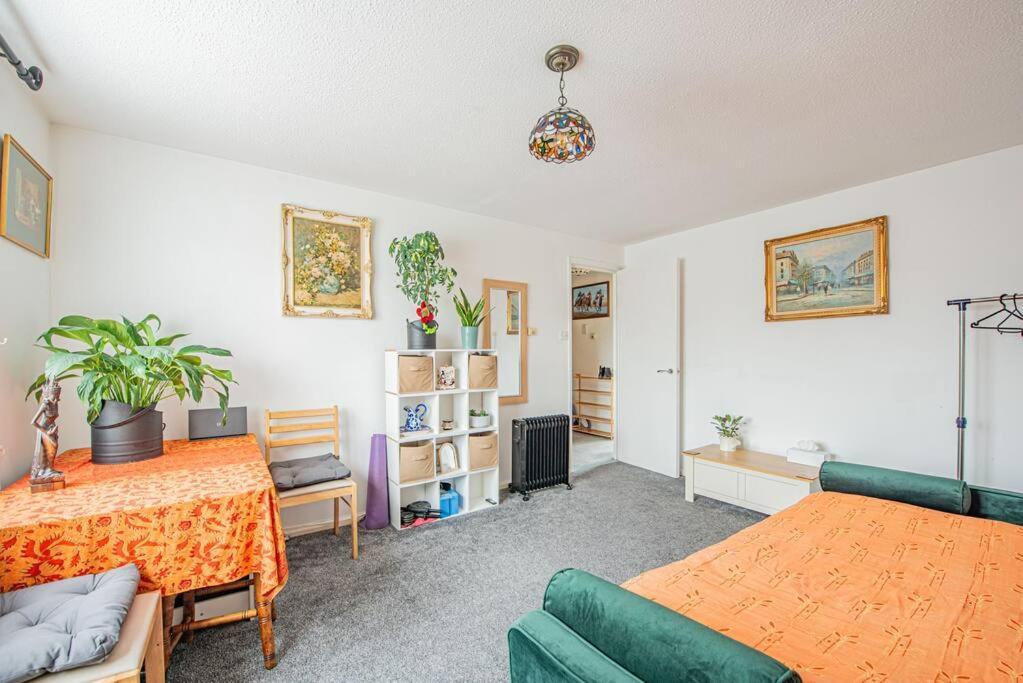 Away Near Heathrow Airport Apartment *