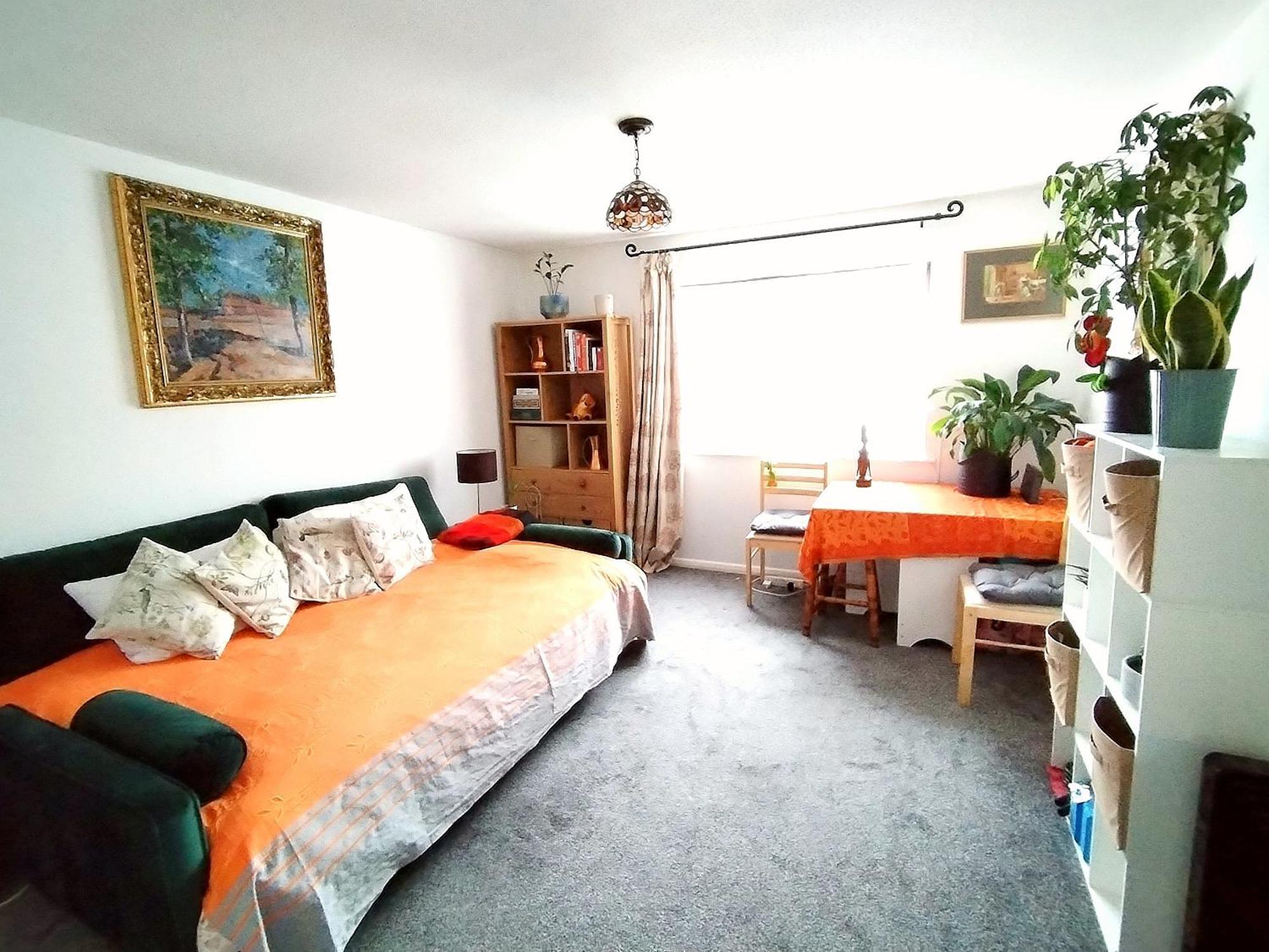 Away Near Heathrow Airport Cowley (Greater London)