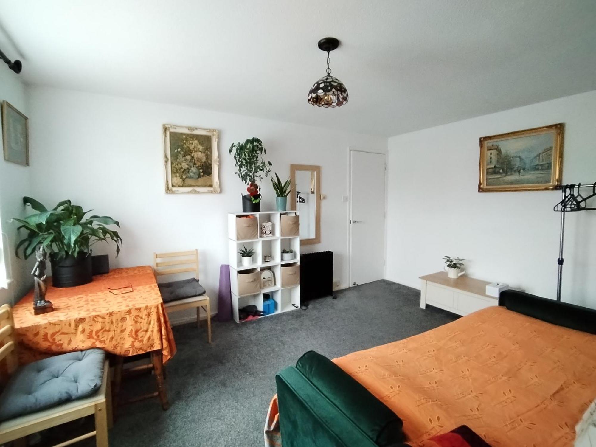 Apartment Away Near Heathrow Airport Cowley (Greater London)